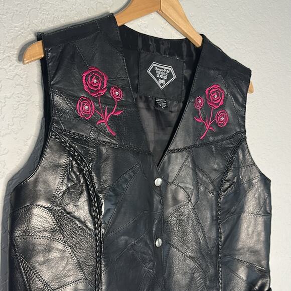 Black Leather Moto Vest Embroidered Roses Biker Gang Pockets Halloween Goth - Picture 2 of 6